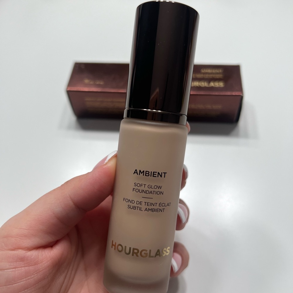 Hourglass ambient soft glow foundation